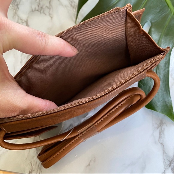 Fossil tan leather wallet on a string crossbody - Picture 5 of 14